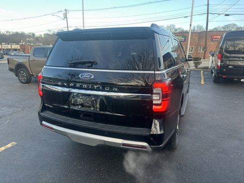 Used 2024 Ford Expedition Limited image 5