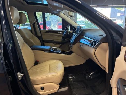 Used 2017 Mercedes-Benz GLS 450 4MATIC image 33
