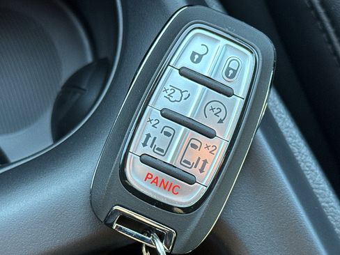 New 2026 Chrysler Pacifica Select FWD image 35