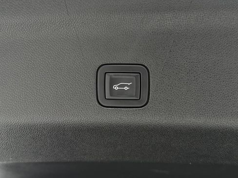Used 2023 Chevrolet Tahoe Z71 w/ Luxury Package AWD/4WD image 19