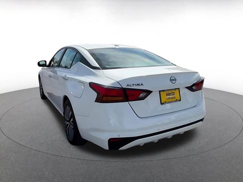 Used 2025 Nissan Altima 2.5 SV FWD image 11