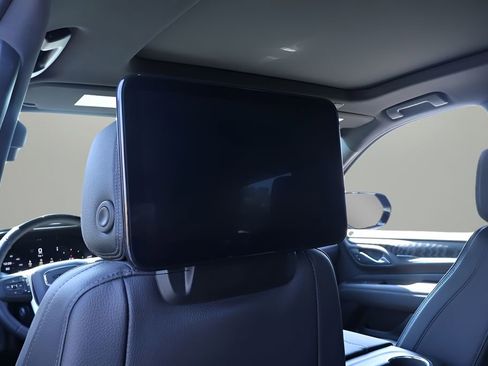 Used 2024 GMC Yukon Denali w/ Denali Reserve Package image 17