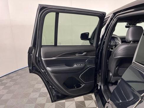 Used 2026 Jeep Grand Cherokee Limited AWD/4WD image 38