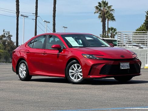 Used 2025 Toyota Camry LE FWD image 8