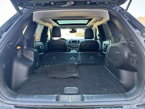Used 2022 Jeep Cherokee Latitude Lux w/ Sun & Sound Group AWD/4WD image 10