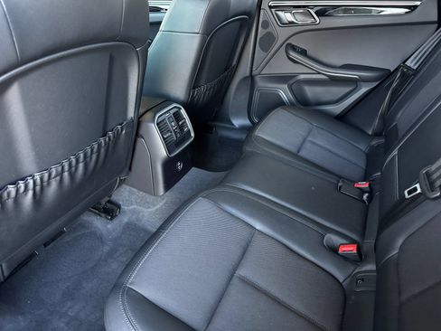 Used 2022 Porsche Macan AWD/4WD image 11
