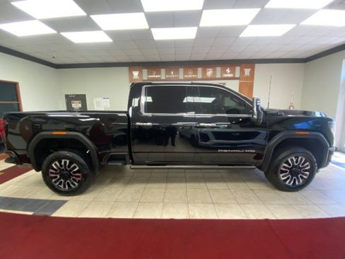 Used 2024 GMC Sierra 2500 Denali Ultimate w/ Max Trailering Package AWD/4WD image 2