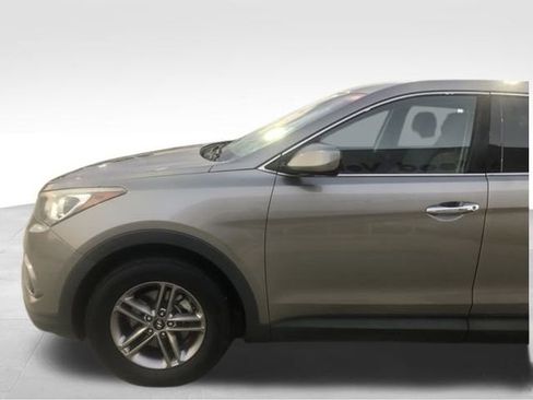 Used 2017 Hyundai Santa Fe Sport image 17
