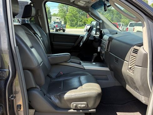 Used 2005 Nissan Titan LE w/ (T01) Tow Pkg AWD/4WD image 12