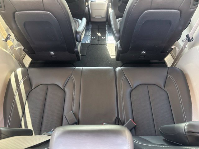 Certified 2024 Chrysler Pacifica Touring-L FWD image 28