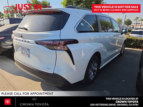 Used 2026 Toyota Sienna XLE FWD image 2