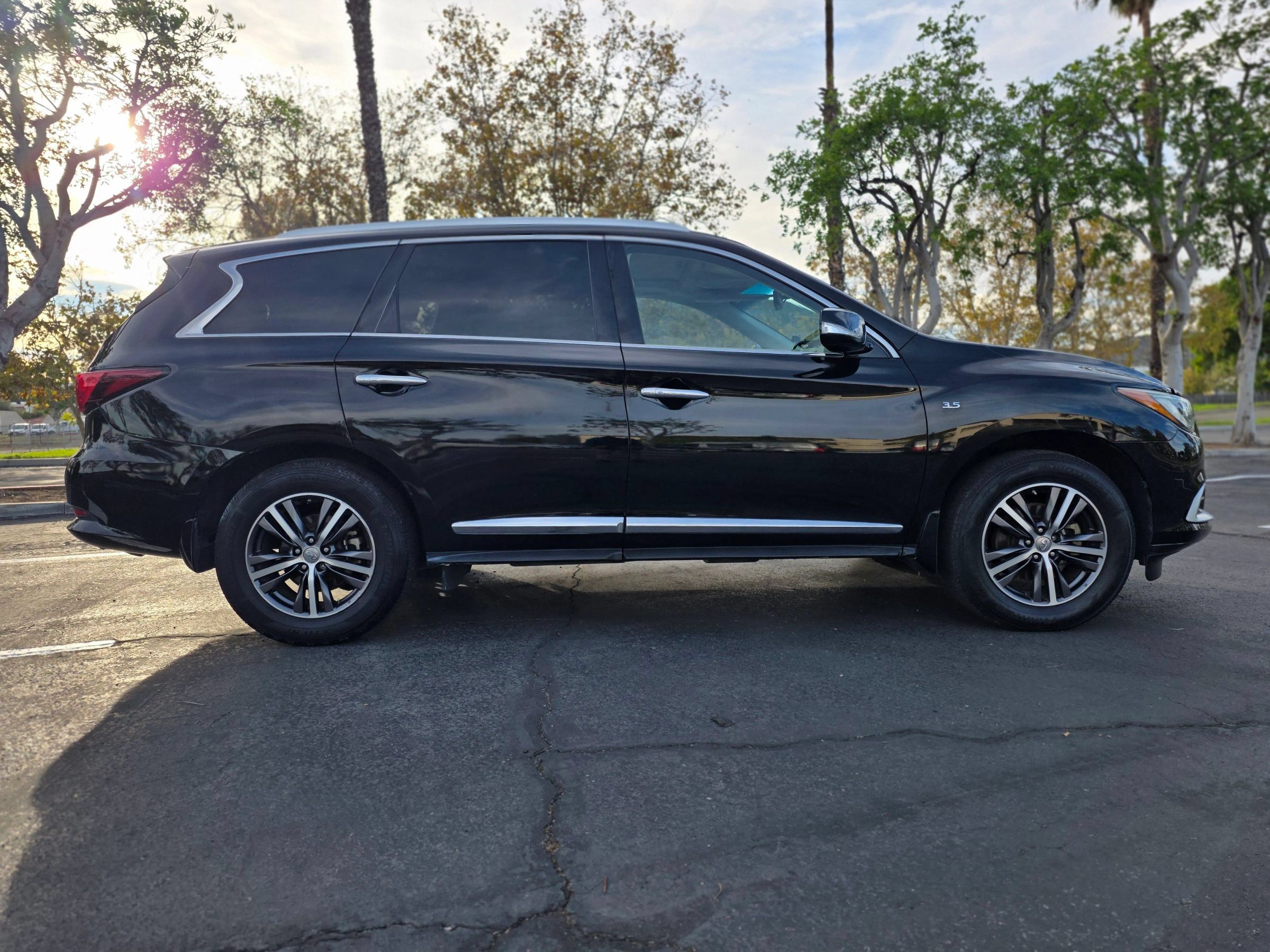 Used 2016 INFINITI QX60 FWD w/ Premium Plus Package image 4