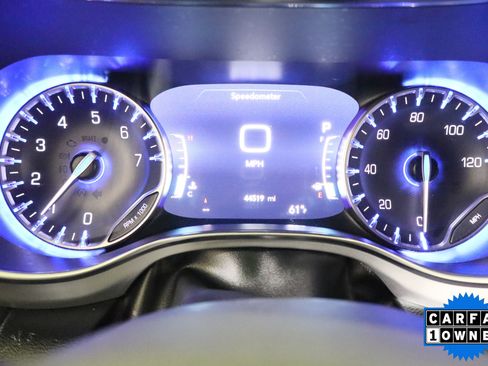 Used 2025 Chrysler Pacifica Limited image 19