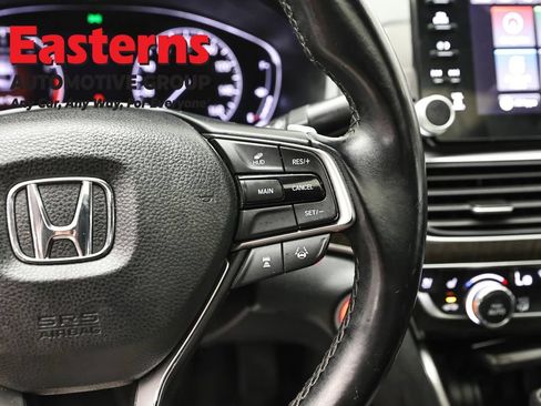 Used 2018 Honda Accord Touring image 16