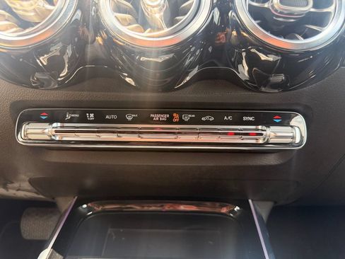 Used 2020 Mercedes-Benz GLB 250 w/ Premium Package image 18