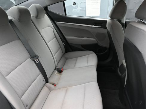 Used 2020 Hyundai Elantra SE image 24