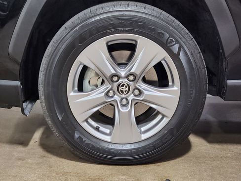 Used 2022 Toyota RAV4 LE image 28