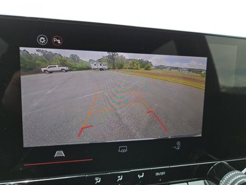 Used 2025 GMC Canyon Elevation w/ Convenience Package RWD image 8