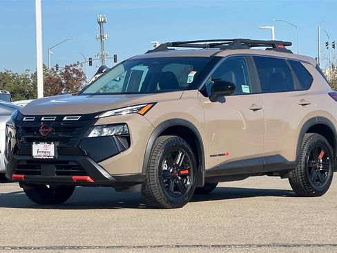 Used 2025 Nissan Rogue SV image 10