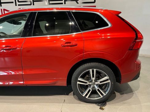 Used 2019 Volvo XC60 T5 Momentum w/ Multimedia Package AWD/4WD image 4