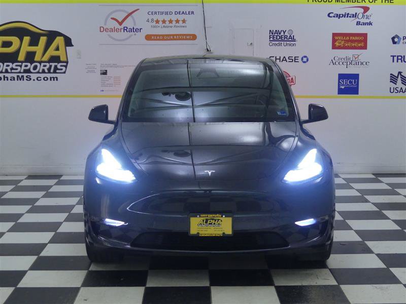 Used 2024 Tesla Model Y Long Range AWD/4WD image 2