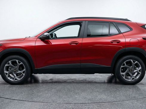 Used 2025 Chevrolet Trax LT w/ LT Convenience Package FWD image 5