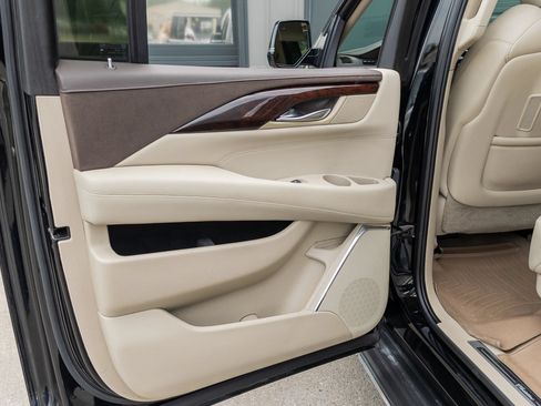 Used 2016 Cadillac Escalade ESV Premium AWD/4WD image 30