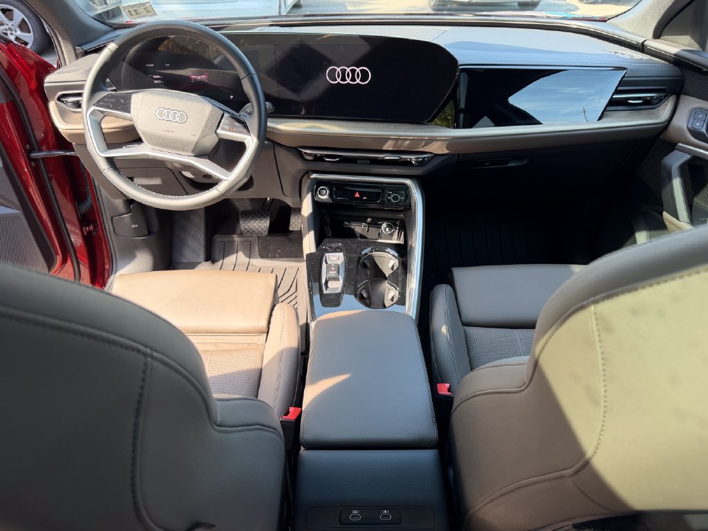 Used 2025 Audi Q5 Premium Plus w/ Premium Plus AWD/4WD image 19