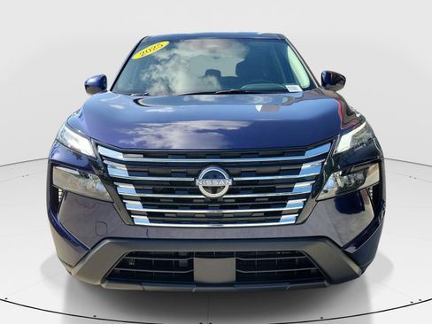 Used 2025 Nissan Rogue SV FWD image 2