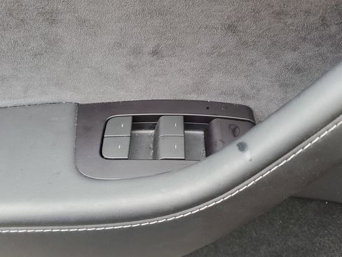 Used 2024 Tesla Model Y Performance image 25