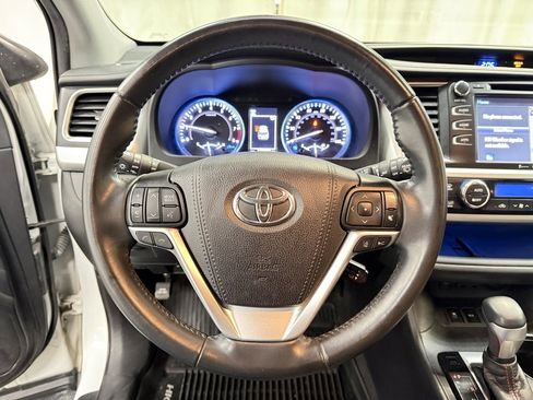 Used 2019 Toyota Highlander XLE image 27