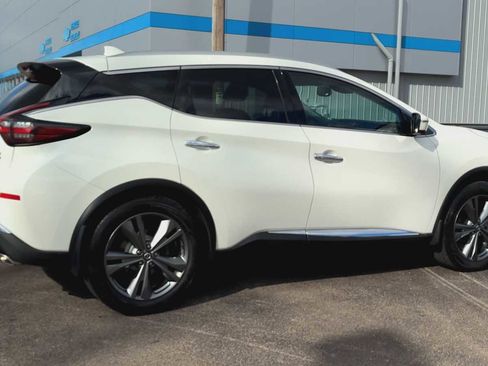Used 2020 Nissan Murano Platinum image 2