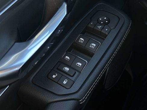 New 2026 RAM 1500 Laramie AWD/4WD image 15