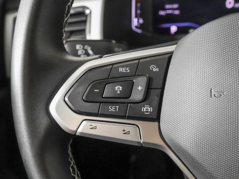 Used 2022 Volkswagen Atlas Cross Sport SE image 25