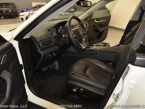 Used 2021 Maserati Levante image 10
