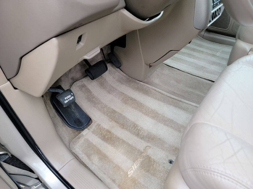 Used 2002 Toyota Sienna XLE w/ XLE Luxury Pkg FWD image 16