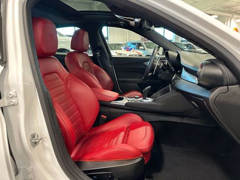 Used 2024 Alfa Romeo Giulia Veloce RWD image 41