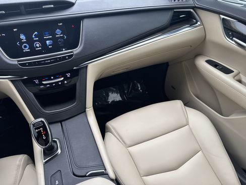 Used 2018 Cadillac XT5 Premium Luxury FWD image 16