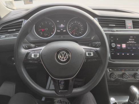 Used 2018 Volkswagen Tiguan SE w/ Panoramic Sunroof Package image 19