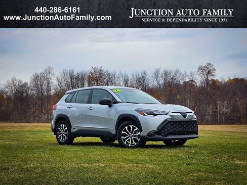 Used 2024 Toyota Corolla Cross AWD Hybrid image 1