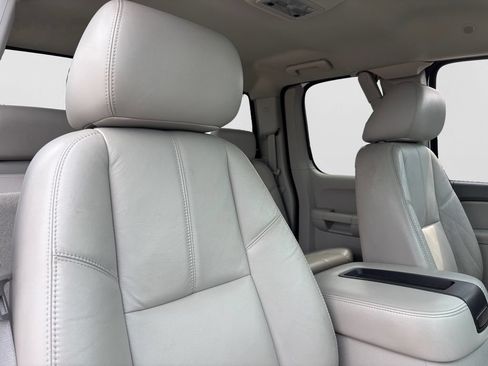 Used 2011 Chevrolet Silverado 2500 LTZ w/ LTZ Plus Package AWD/4WD image 46