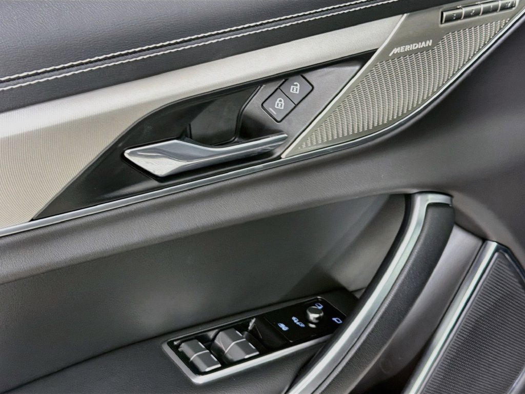 Used 2024 Jaguar XF R-Dynamic SE AWD/4WD image 18