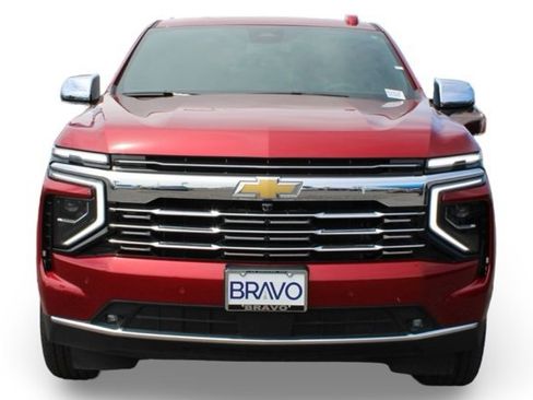 Used 2025 Chevrolet Suburban Premier image 2