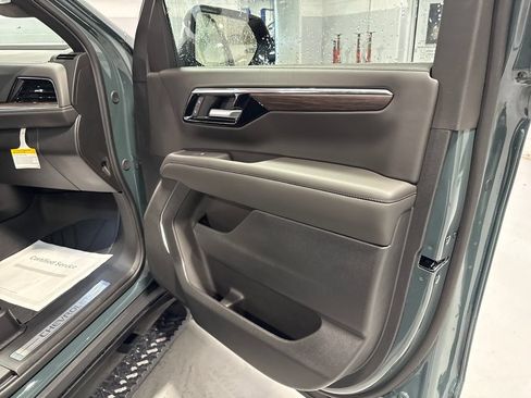 New 2026 Chevrolet Suburban Z71 w/ Sun And Tow Package AWD/4WD image 36