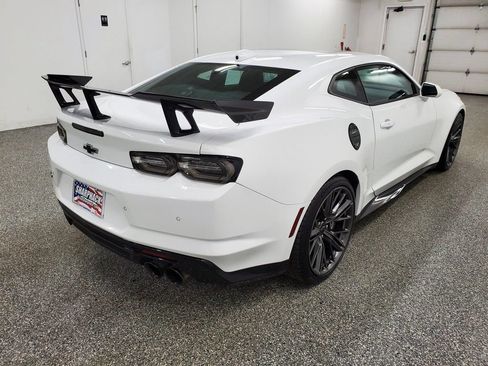 Used 2021 Chevrolet Camaro ZL1 w/ LPO, ZL1 Protection Package RWD image 4