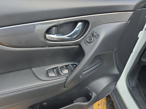 Used 2017 Nissan Rogue S AWD/4WD image 14