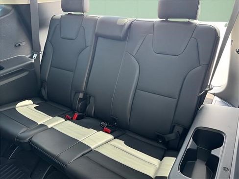 Used 2025 Kia Telluride S FWD image 15