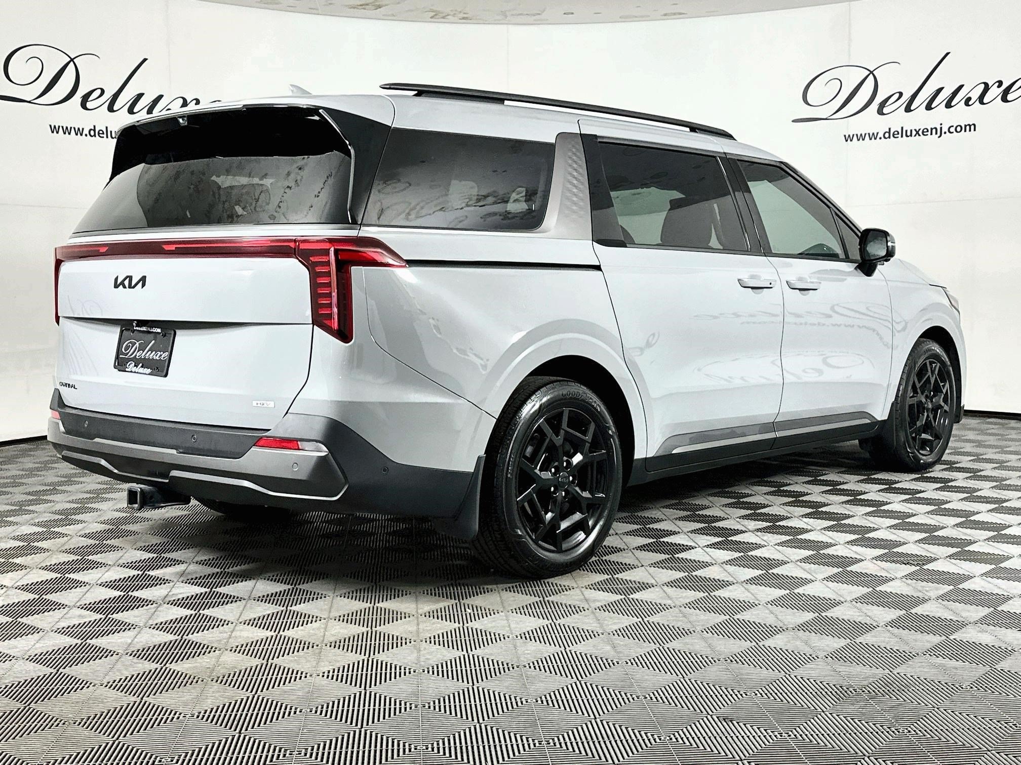 Used 2025 Kia Carnival SX Prestige FWD image 6