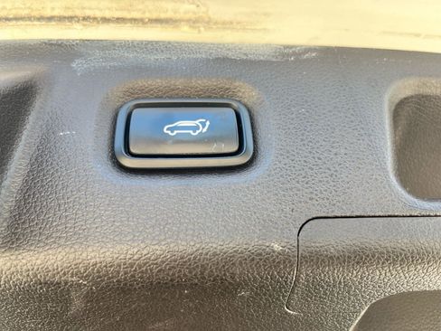 Used 2019 Hyundai Santa Fe Limited image 5