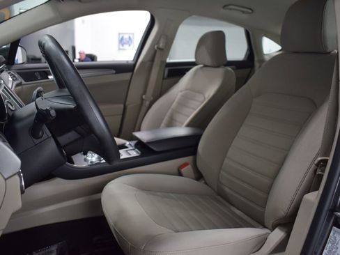 Used 2020 Ford Fusion SE image 10